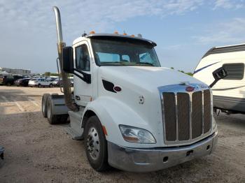  Salvage Peterbilt 579