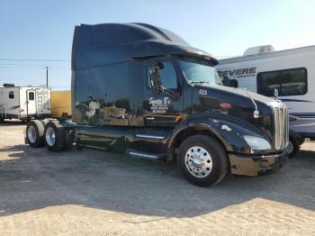  Salvage Peterbilt 579