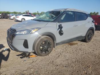  Salvage Nissan Kicks