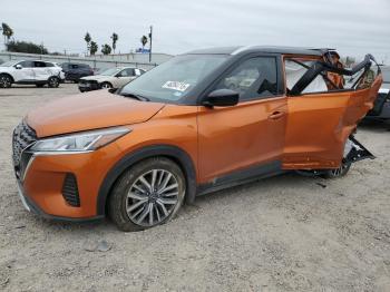  Salvage Nissan Kicks