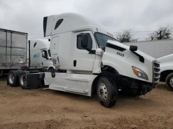  Salvage Freightliner Cascadia 1