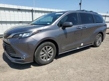  Salvage Toyota Sienna