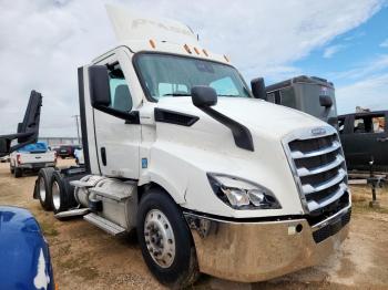  Salvage Freightliner Cascadia 1