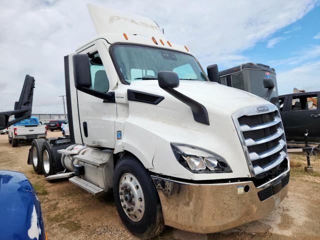  Salvage Freightliner Cascadia 1