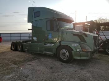  Salvage Volvo Vn