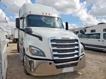  Salvage Freightliner Cascadia 1