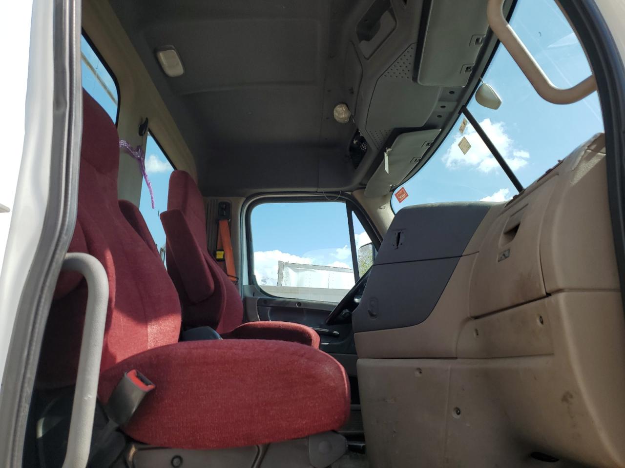 Freightliner Cascadia 1 Image 7