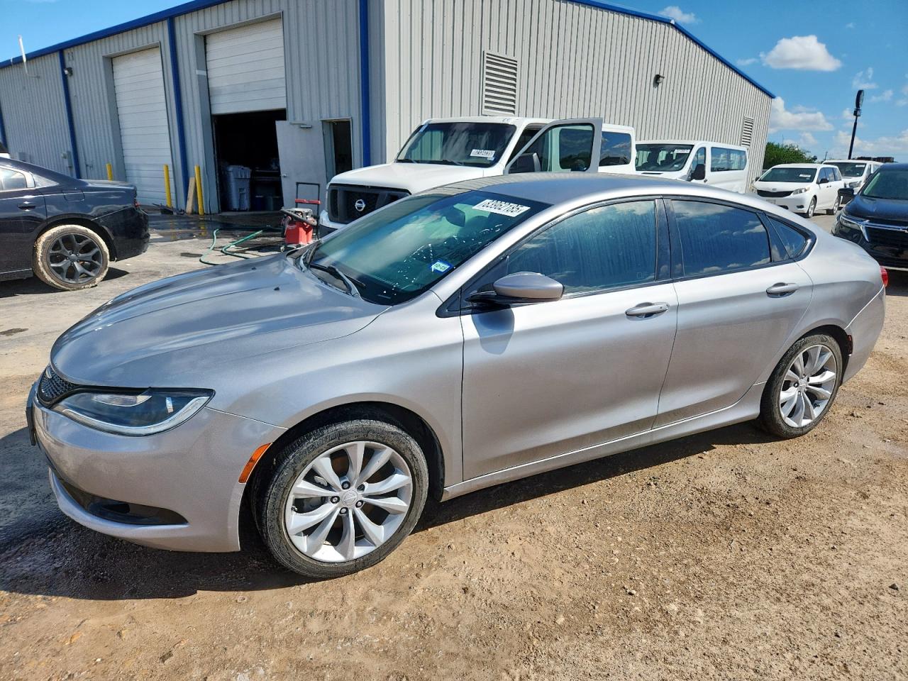 Chrysler 200 S Image 1