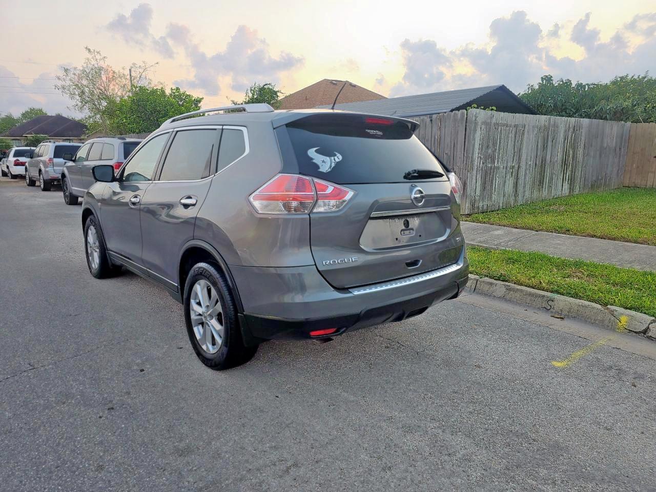 Nissan Rogue S Image 2