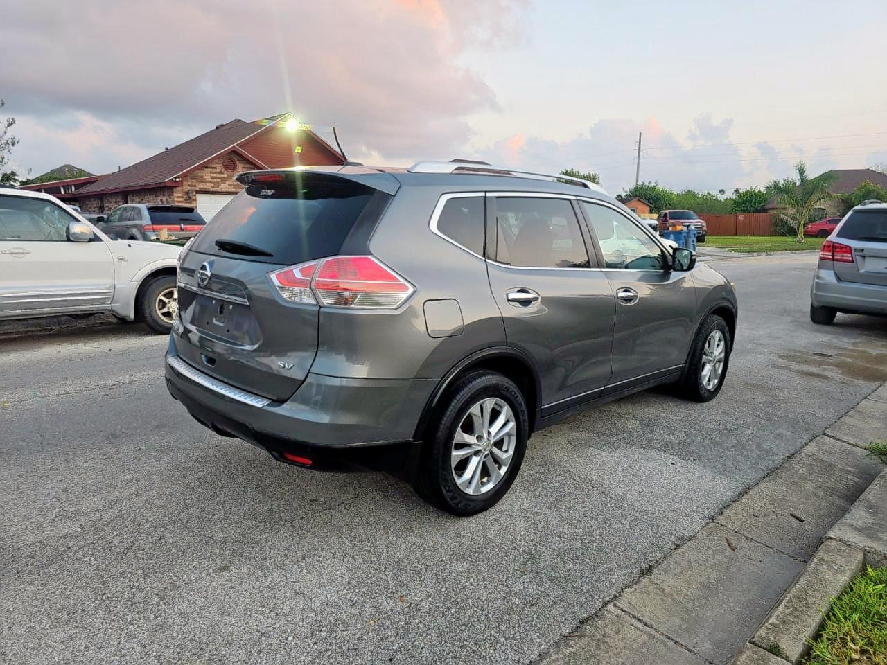 Nissan Rogue S Image 3