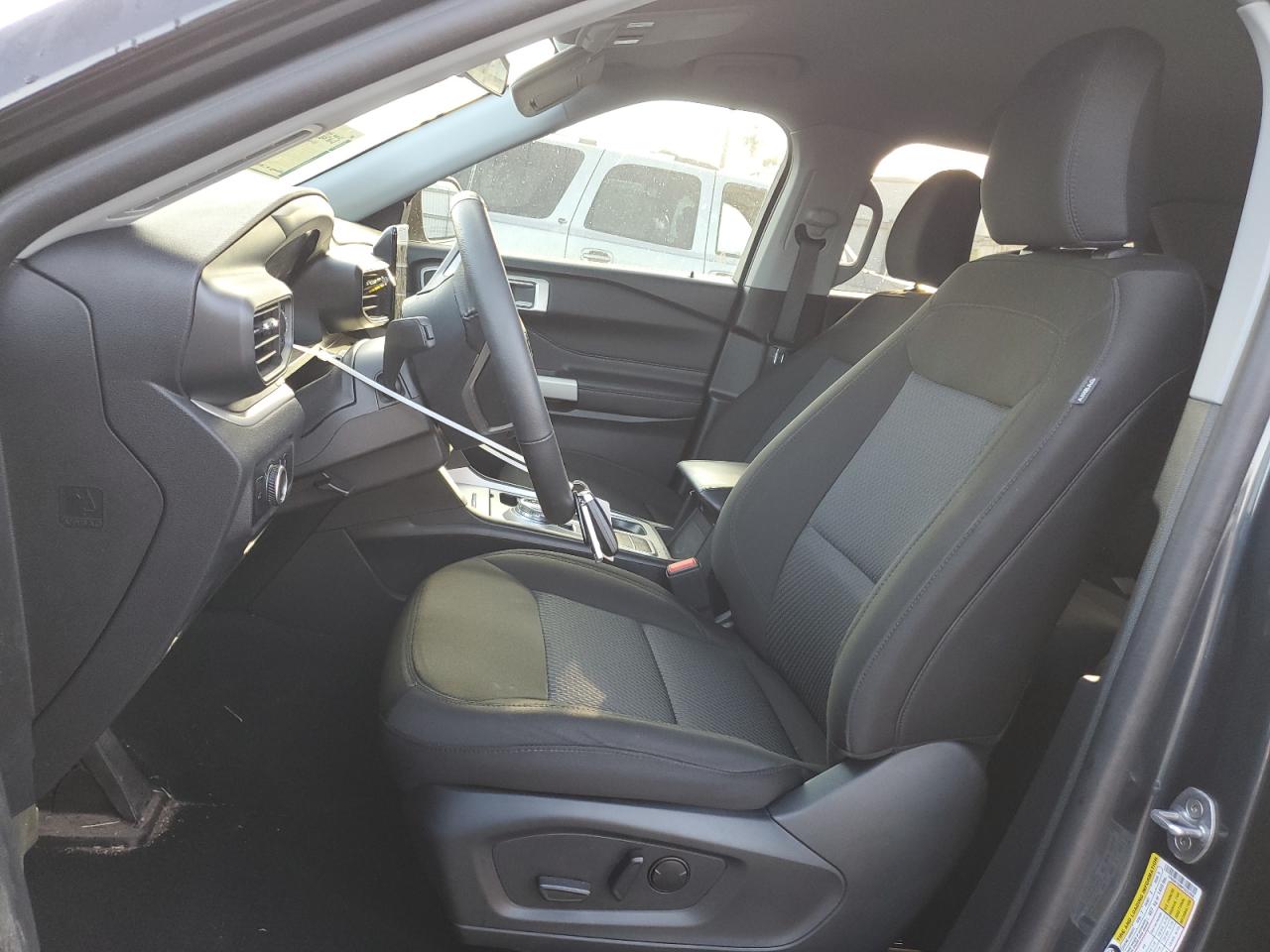 Ford Explorer Xlt Image 6