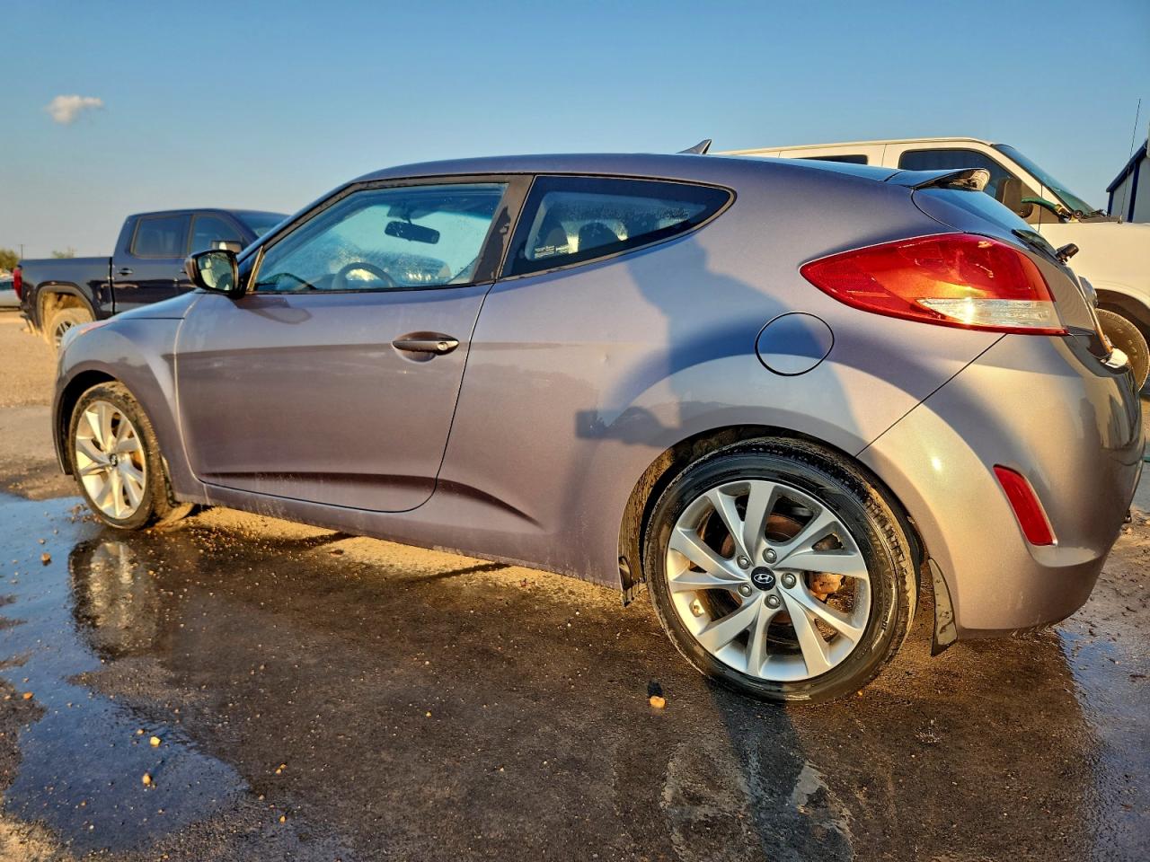 Hyundai VELOSTER Image 4