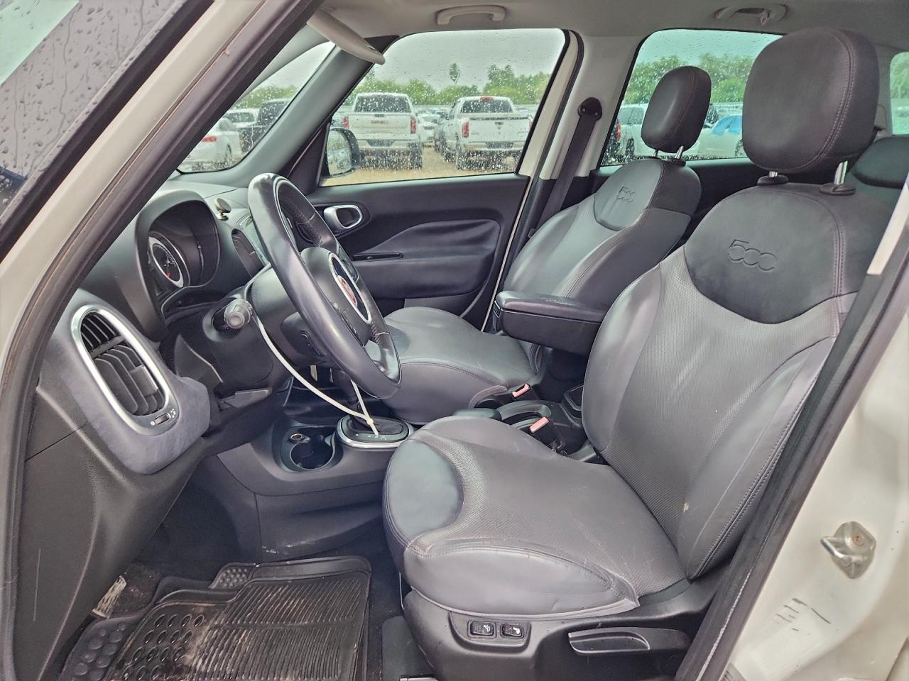 FIAT 500 Lounge Image 3