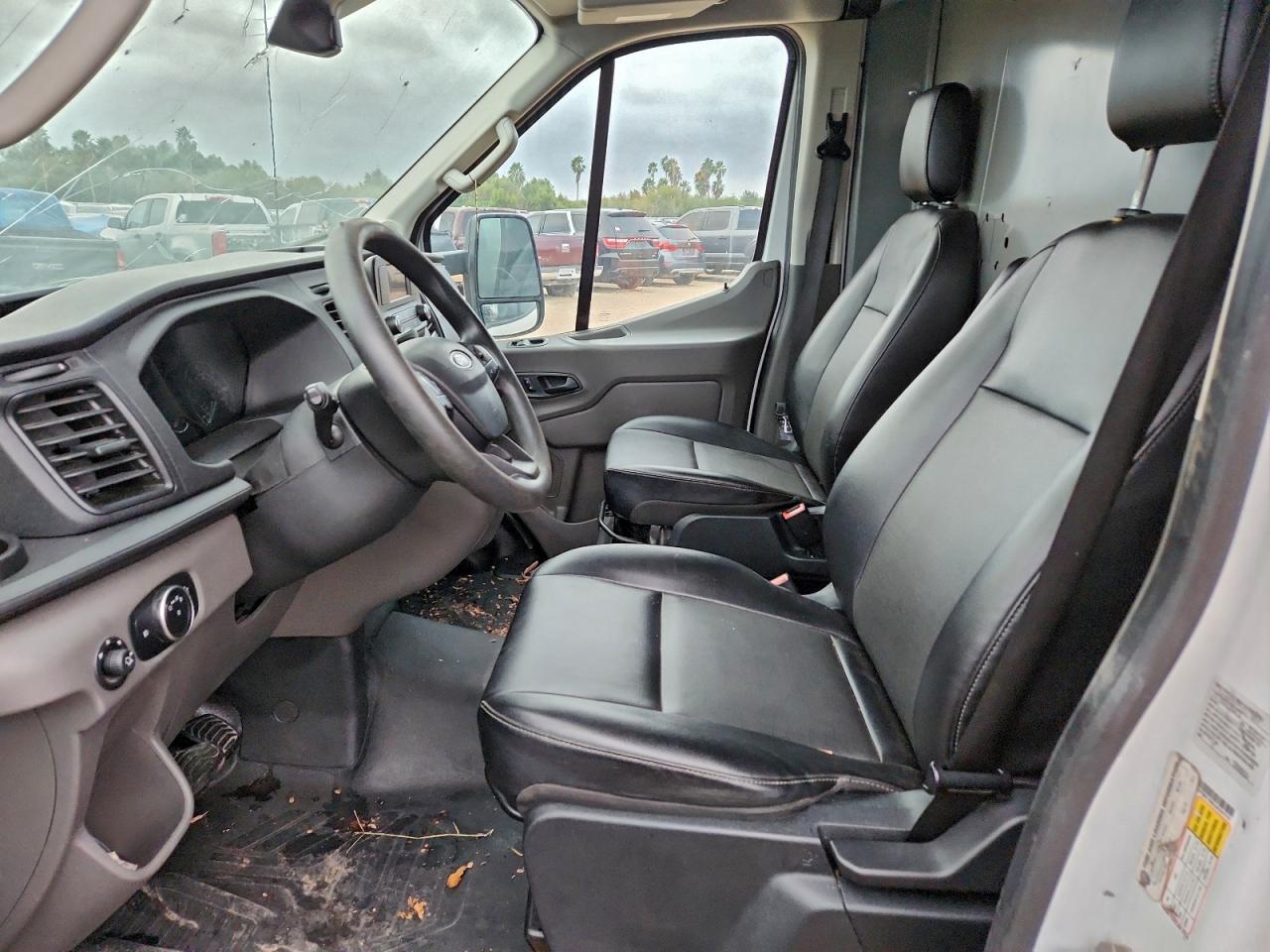 Ford Transit T-250 Image 13