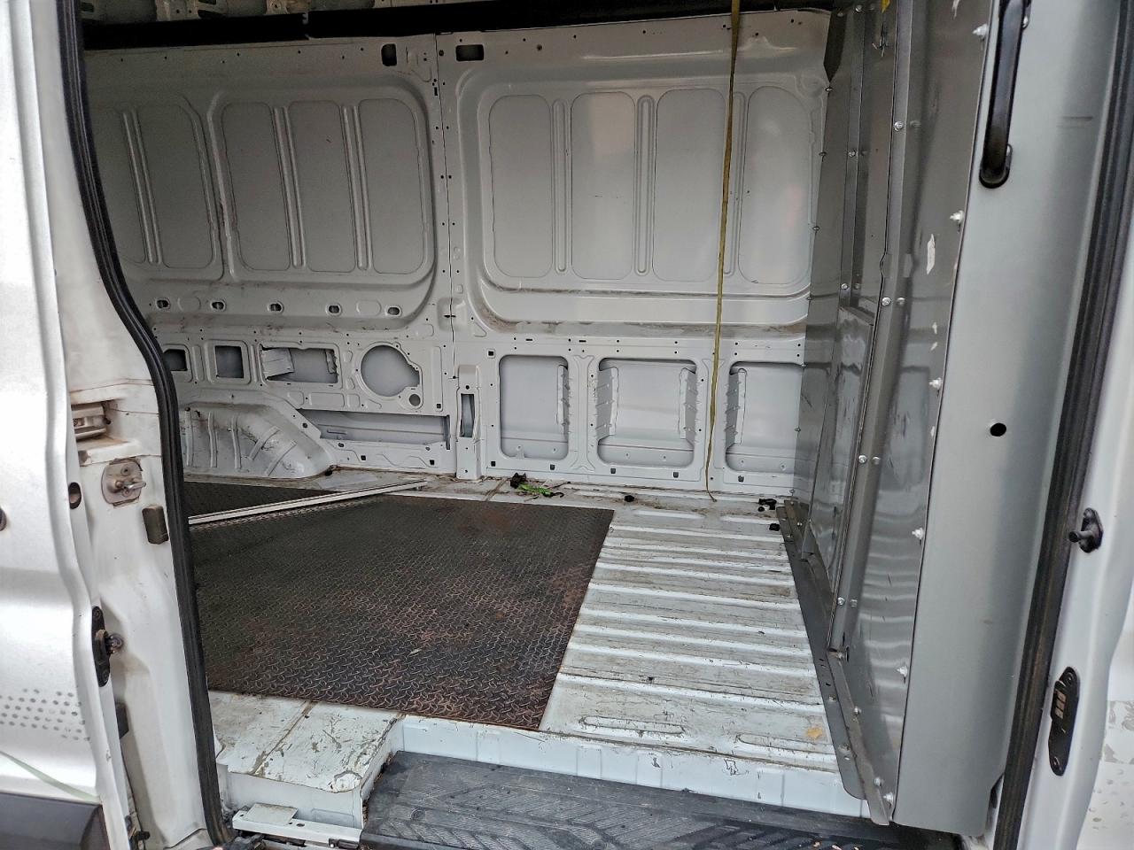 Ford Transit T-250 Image 9