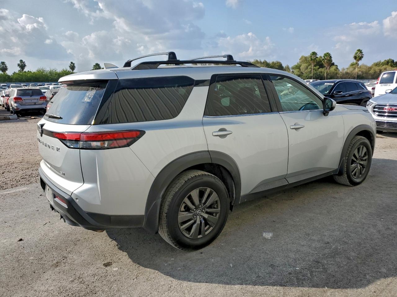 Nissan Pathfinder Sv Image 4