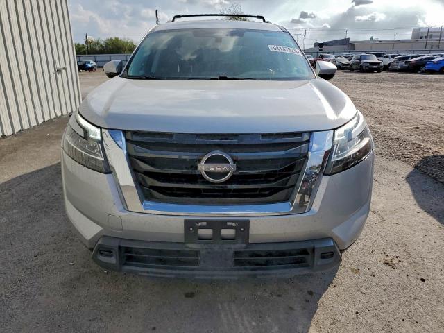 Nissan Pathfinder Sv Image 2