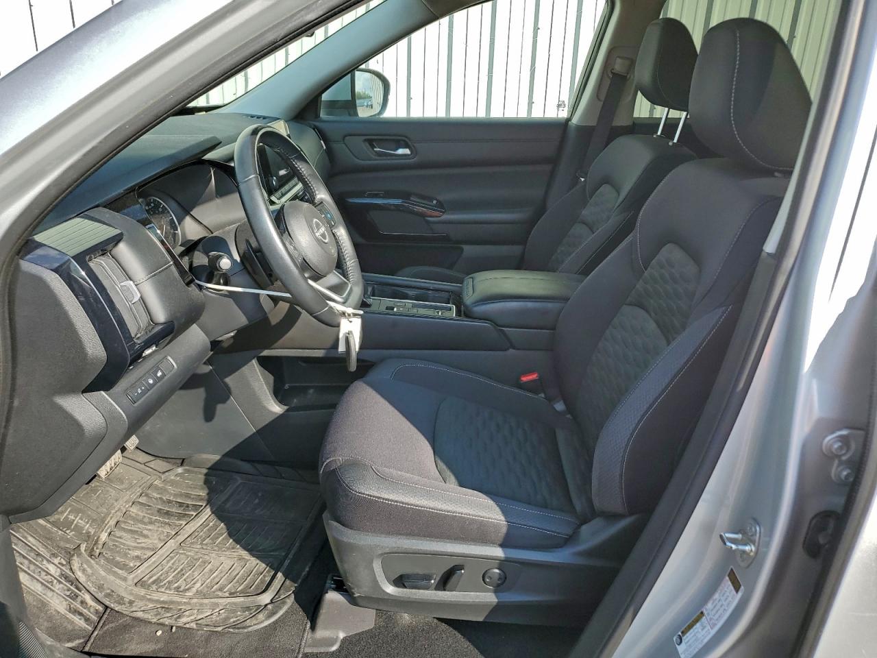 Nissan Pathfinder Sv Image 10