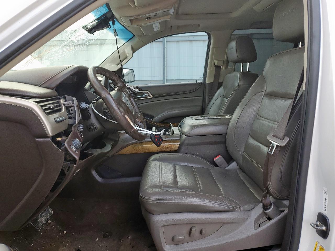 GMC Yukon Denali Image 9