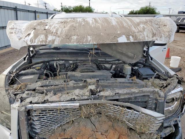 GMC Yukon Denali Image 11