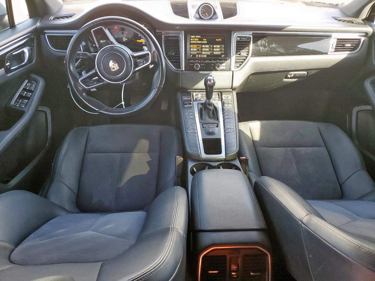 Porsche Macan S Image 8