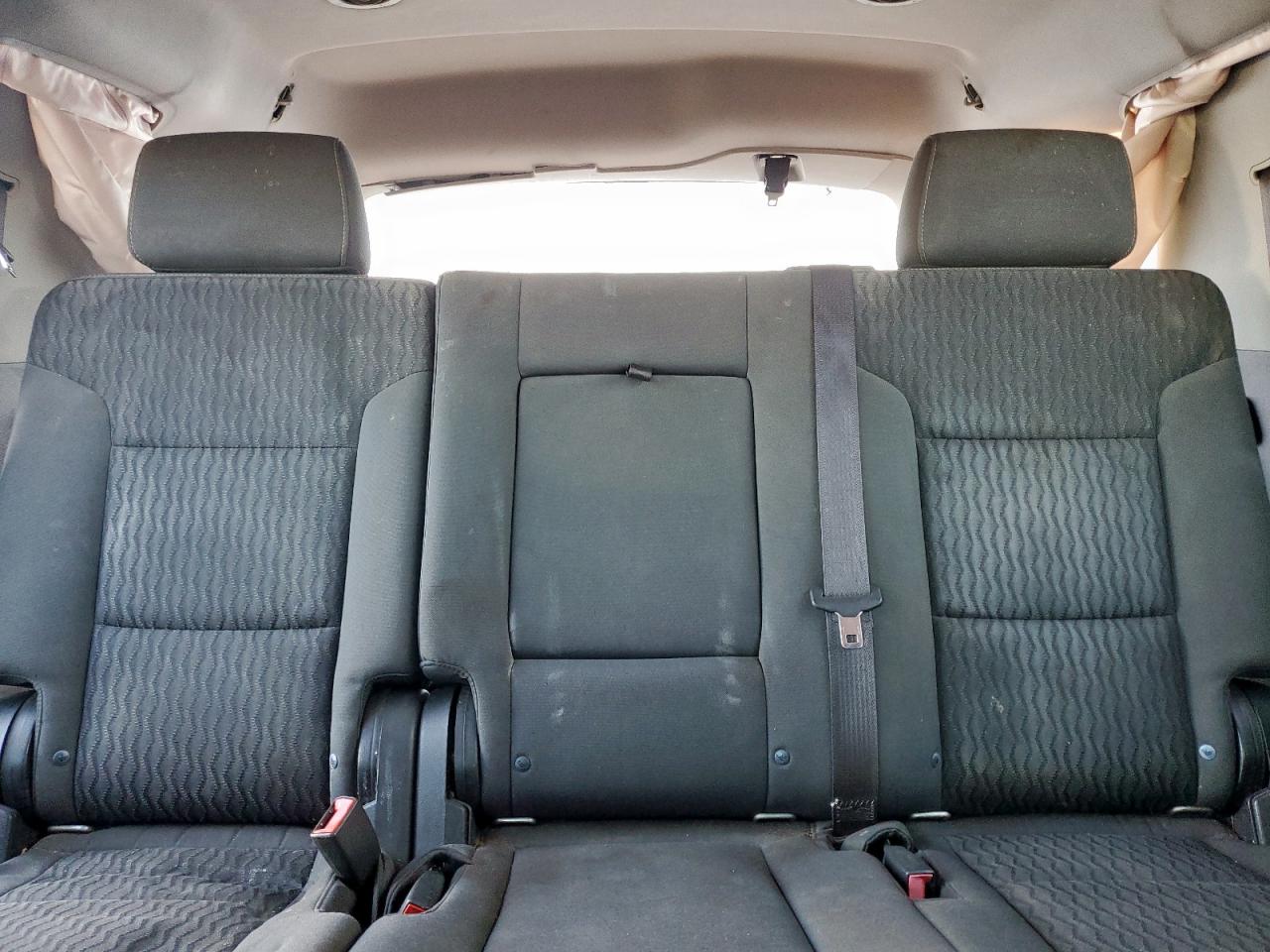 GMC Yukon Sle Image 6