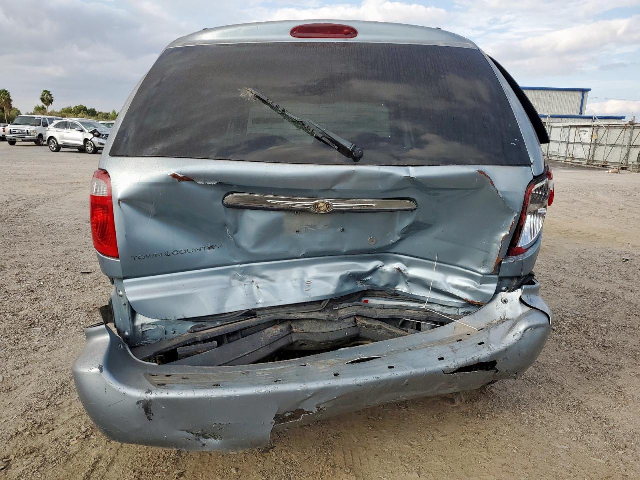 Chrysler Minivan Image 6