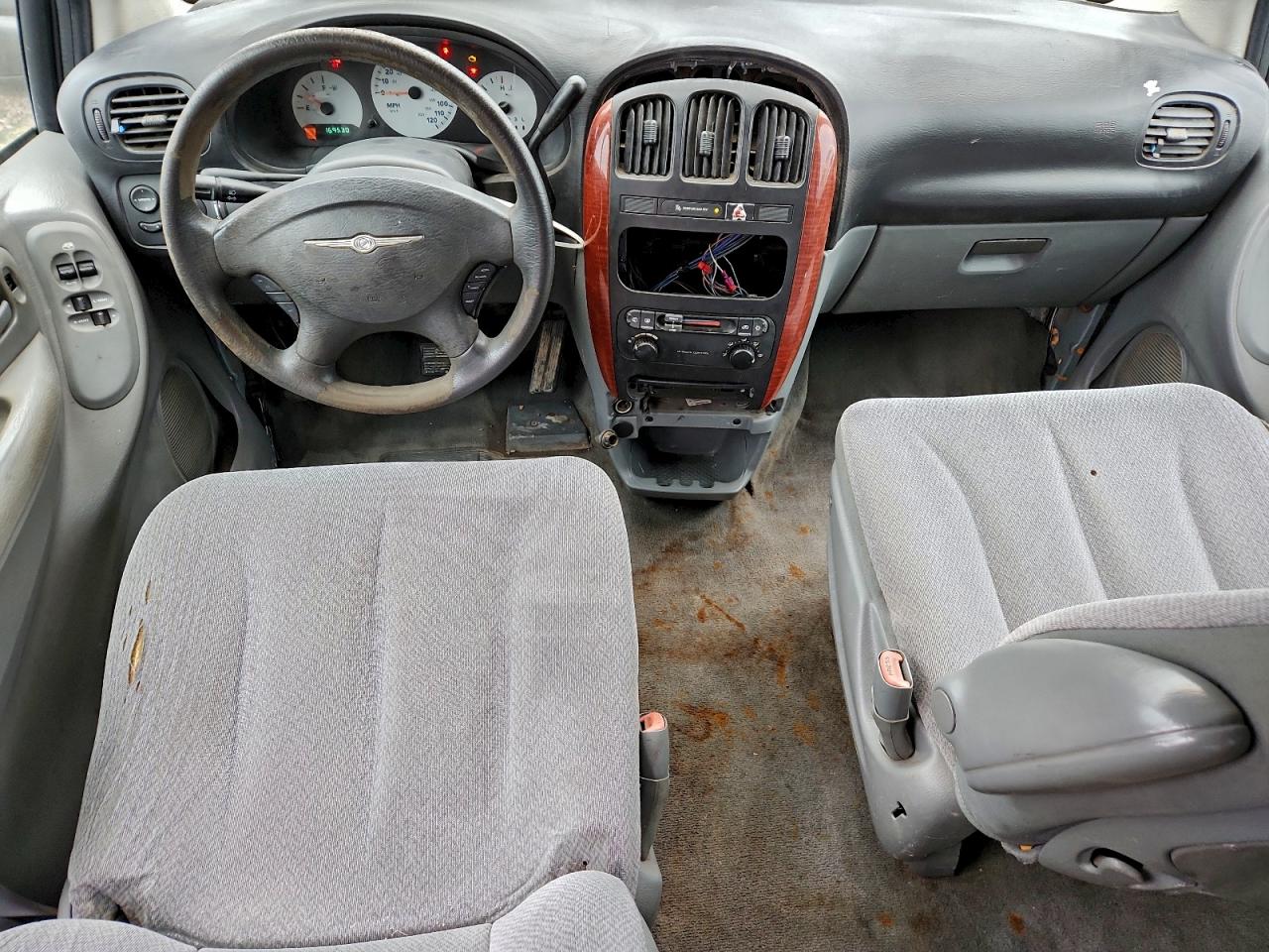 Chrysler Minivan Image 12