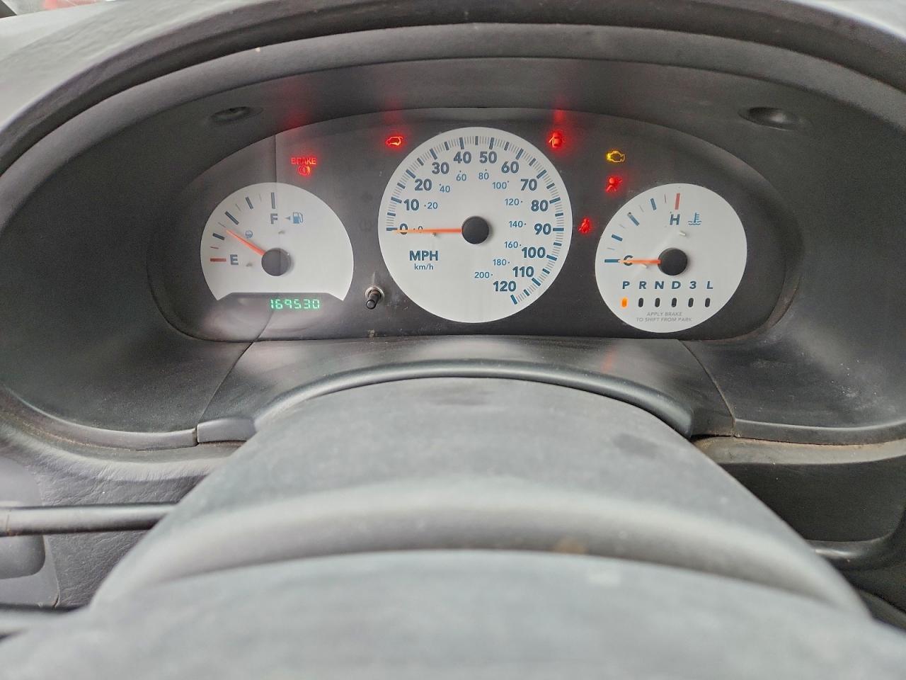 Chrysler Minivan Image 7