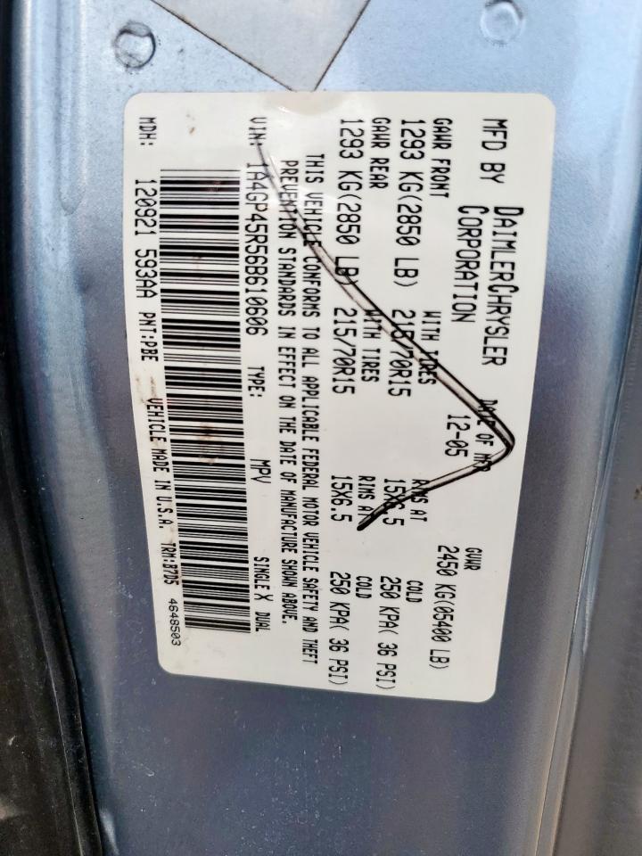 Chrysler Minivan Image 4