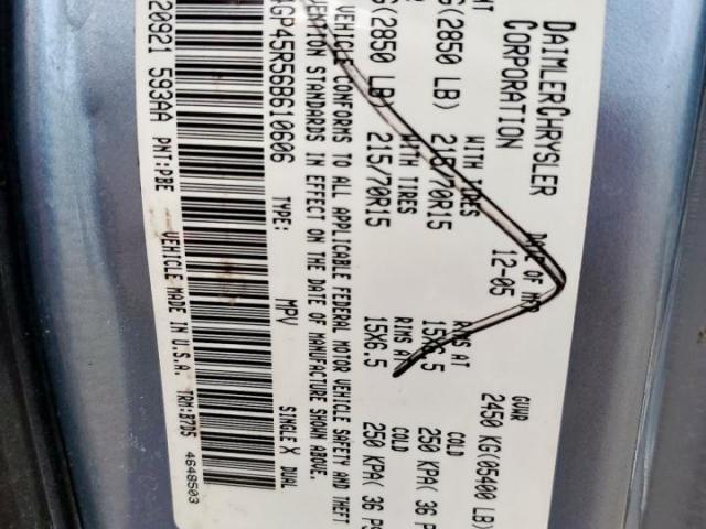 Chrysler Minivan Image 4