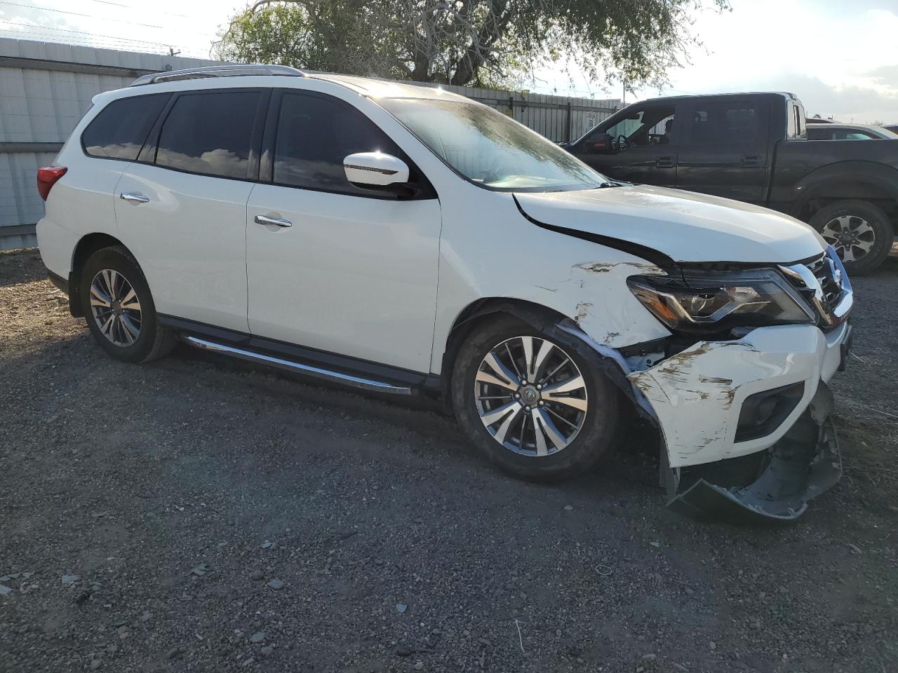 Nissan Pathfinder S Image 6