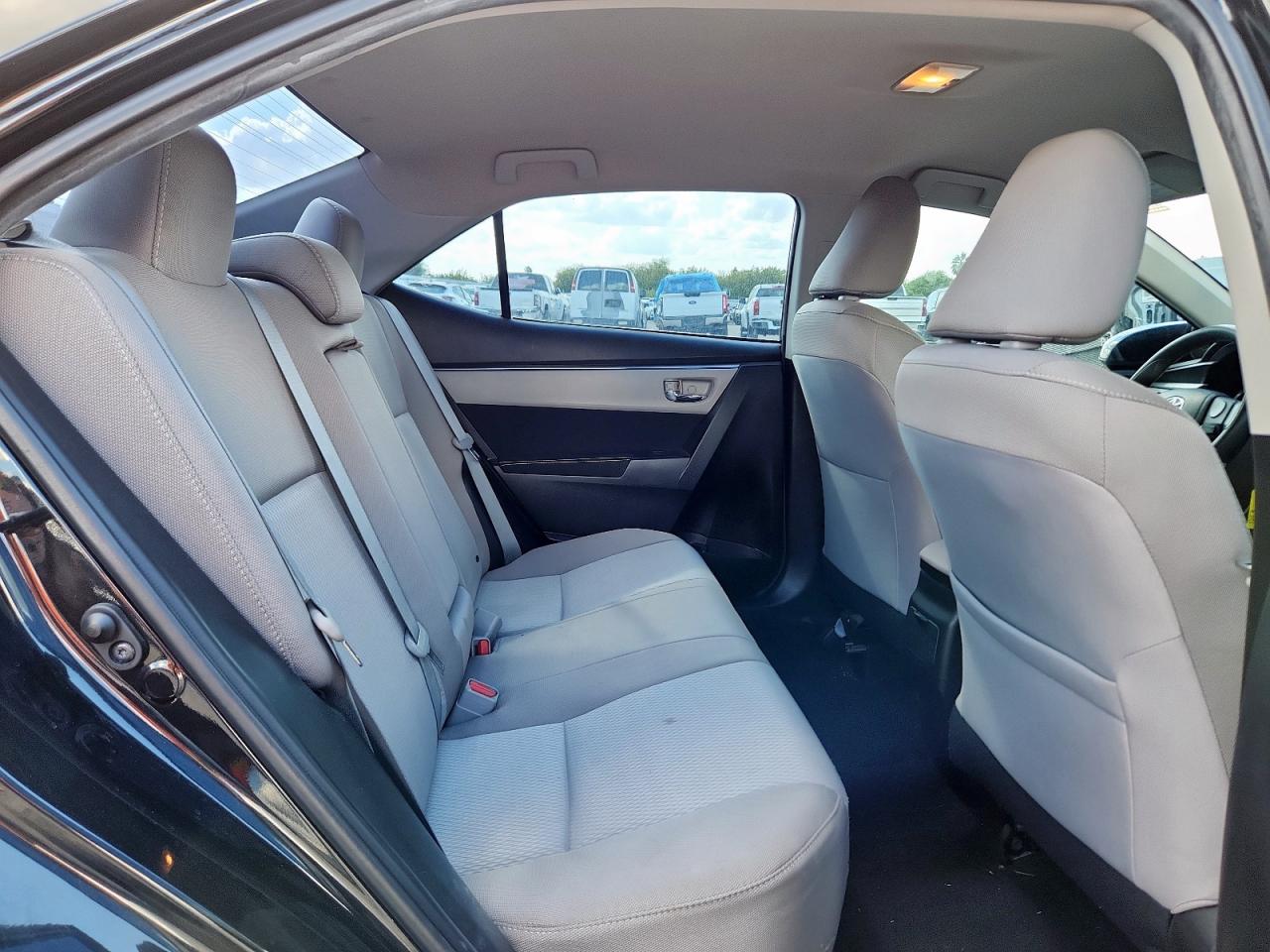 Toyota Corolla L Image 11