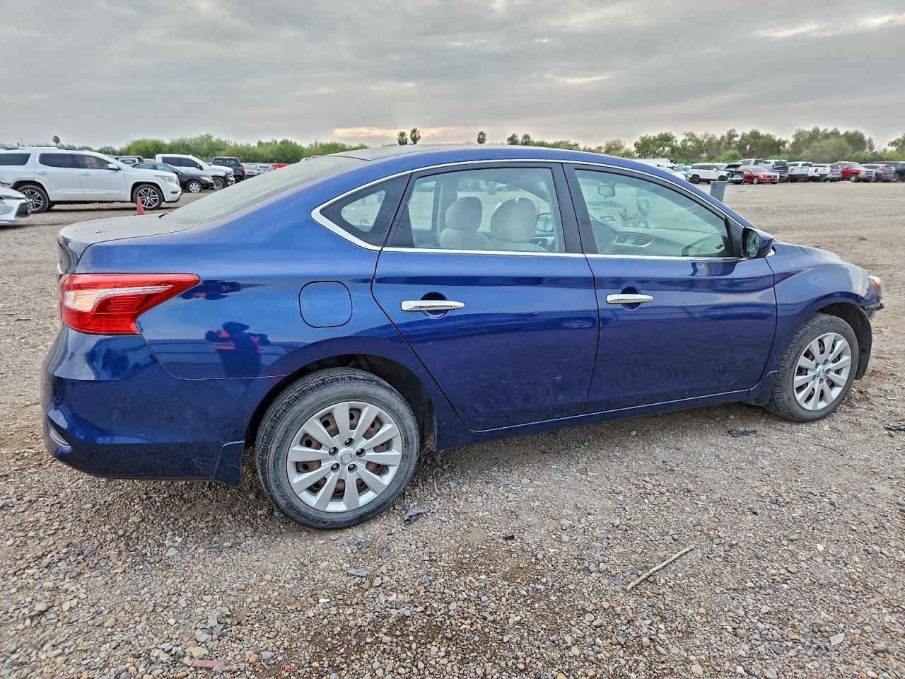 Nissan Sentra S Image 3