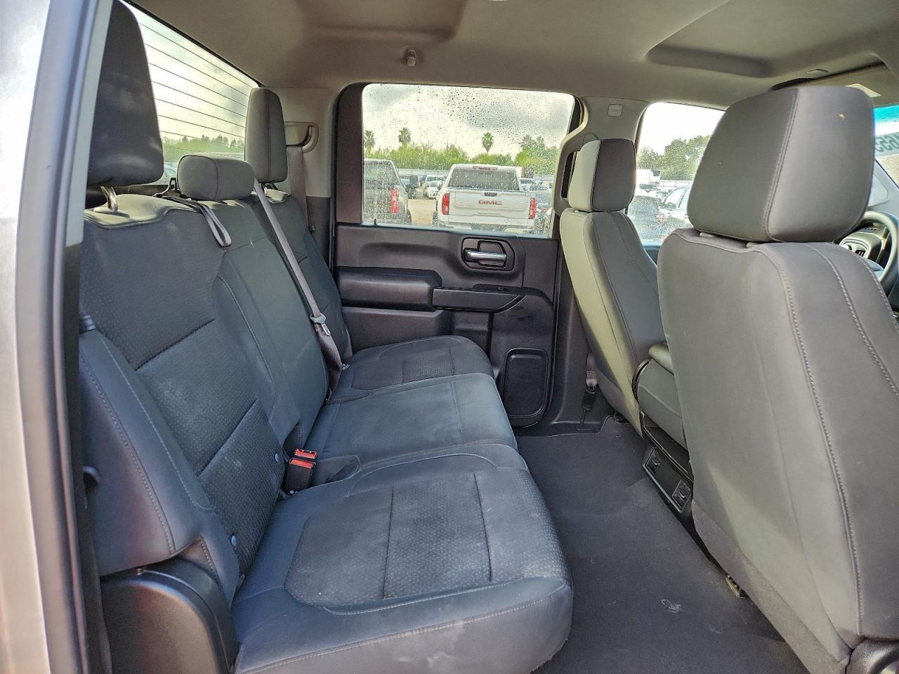 Chevrolet Silverado K2500 Heavy Duty Image 4