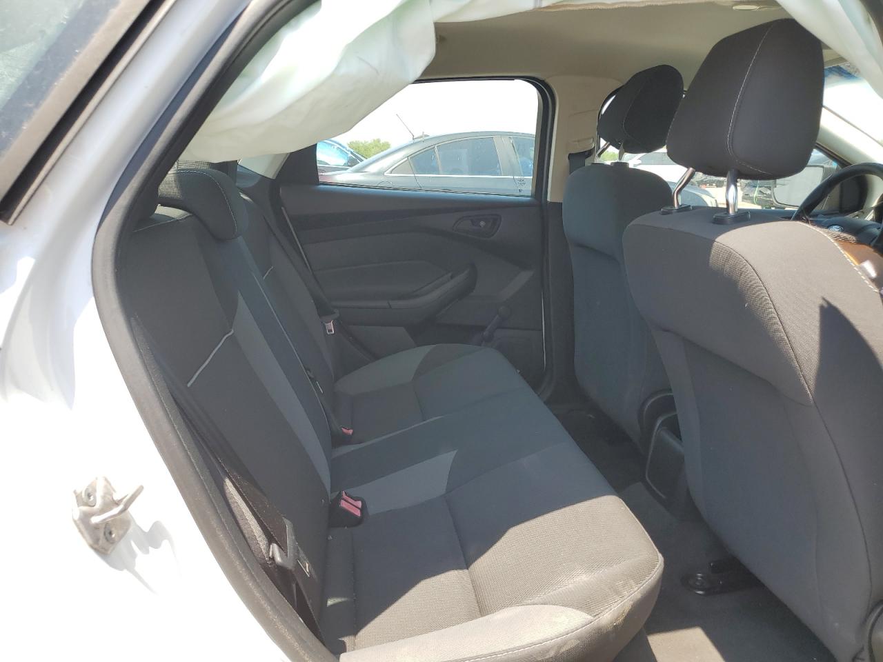 Ford Focus S Image 11