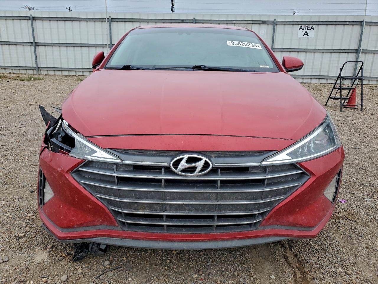 Hyundai ELANTRA Sel Image 2