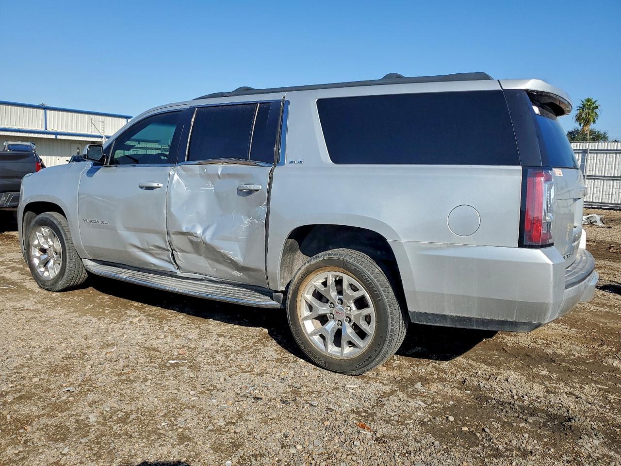 GMC Yukon C1500 Sle Image 7