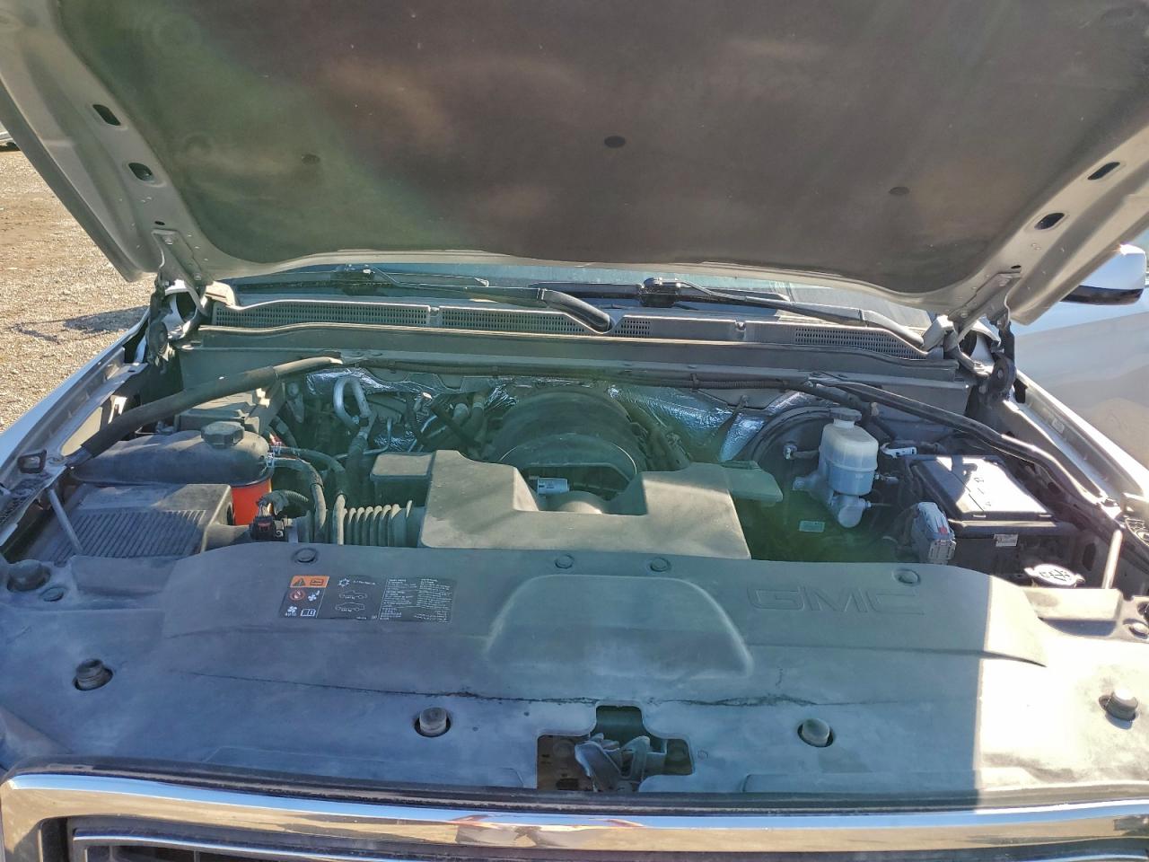 GMC Yukon C1500 Sle Image 12