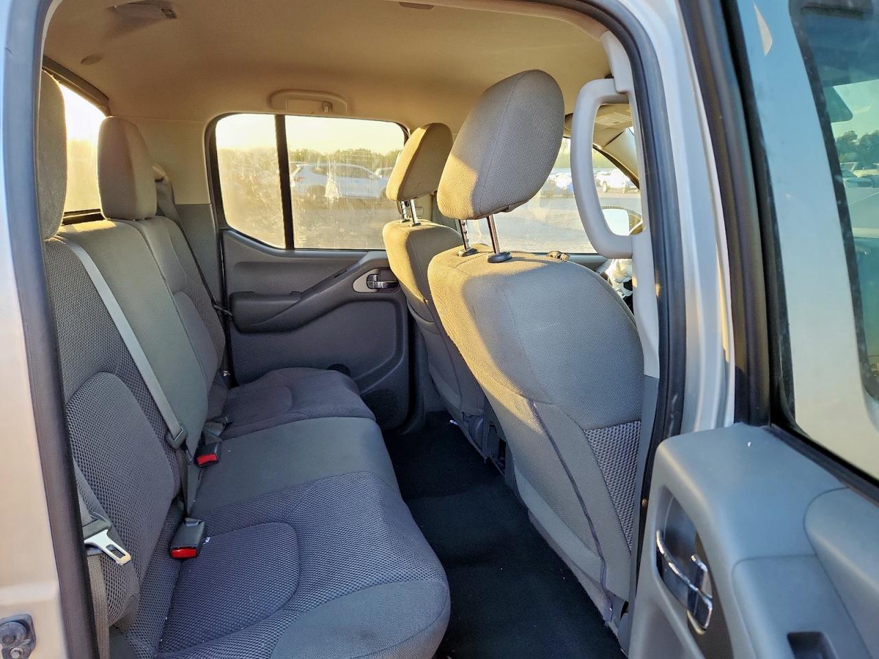 Nissan Frontier S Image 6