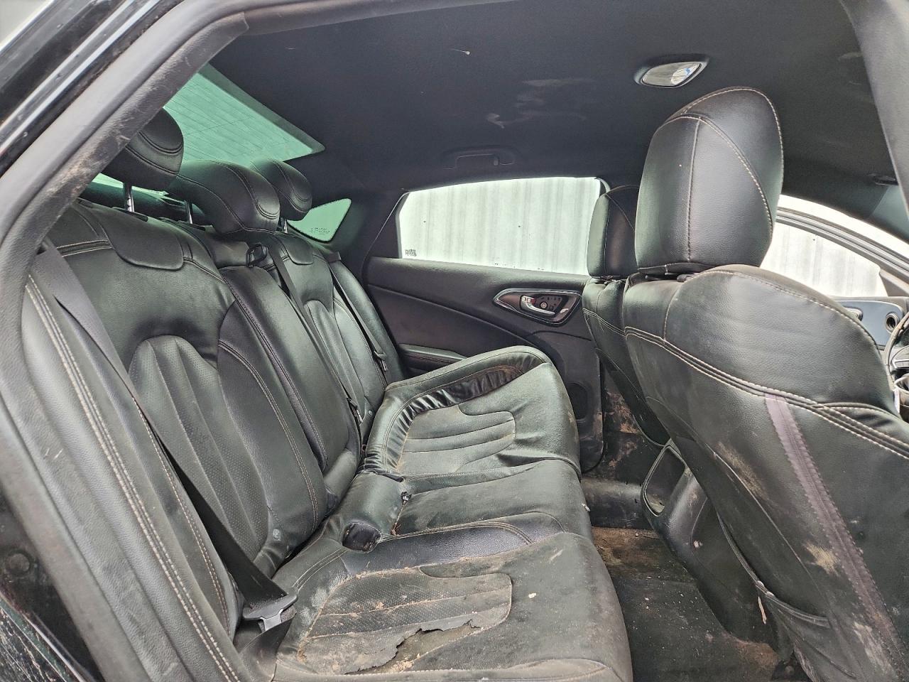 Chrysler 200 S Image 9