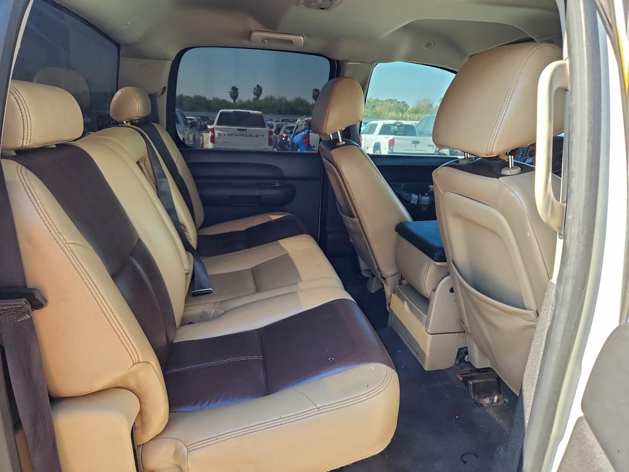 Chevrolet Silverado C1500 Lt Image 7