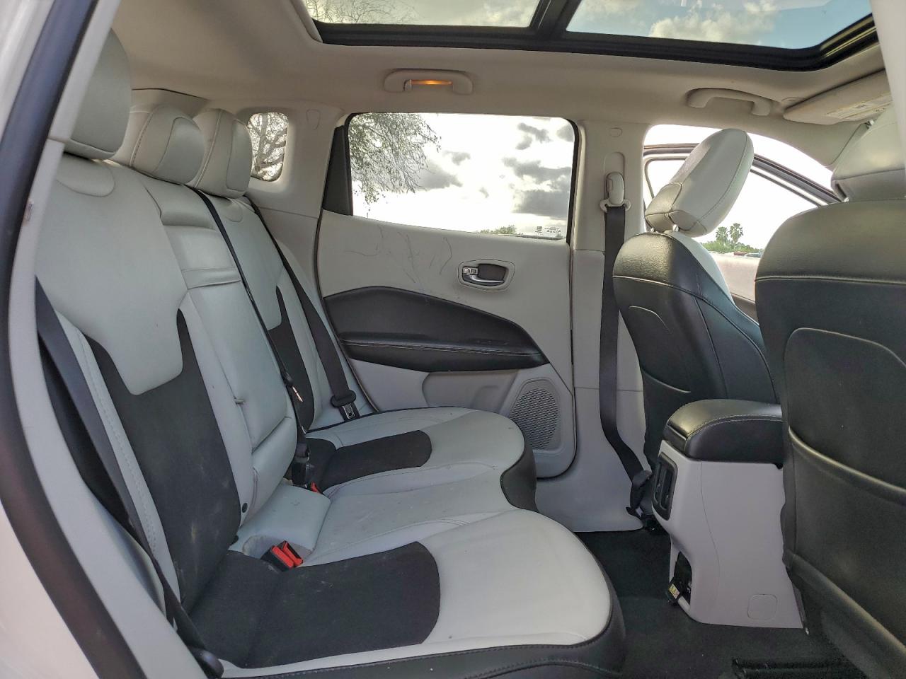 Jeep Compass Latitude Image 11