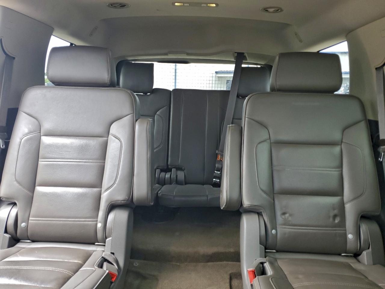 GMC Yukon Denali Image 8