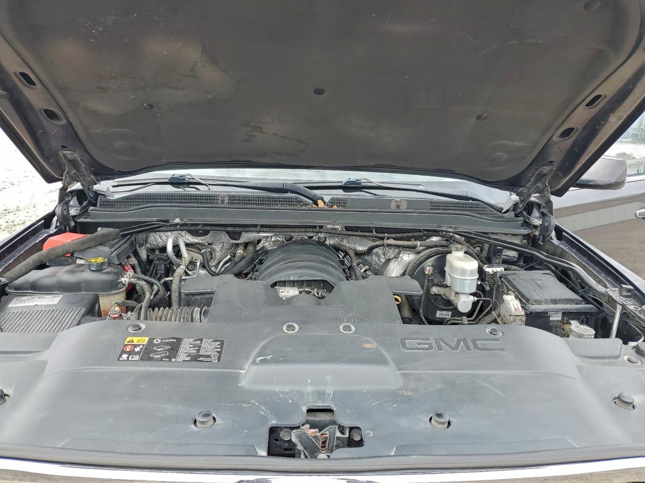 GMC Yukon Denali Image 12