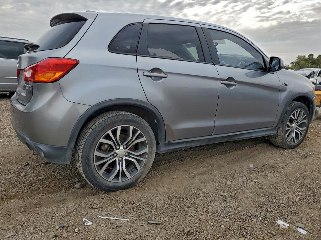 Mitsubishi Outlander Es Image 12