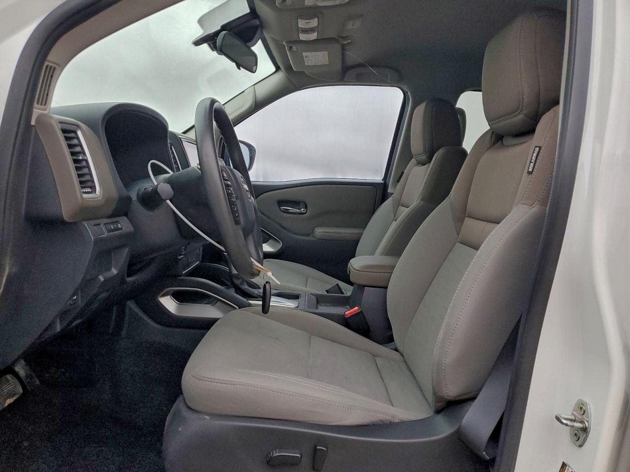 Nissan Frontier S Image 3