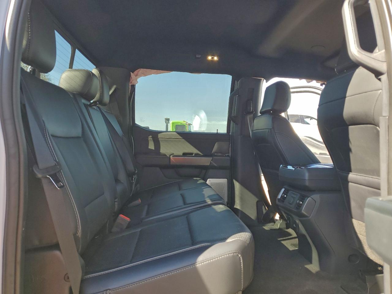 Ford F-150 Lariat Image 11