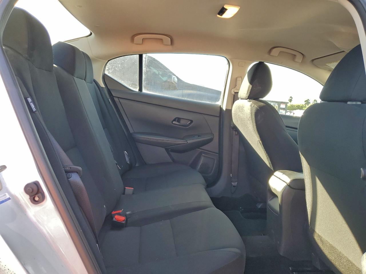 Nissan Sentra S Image 4