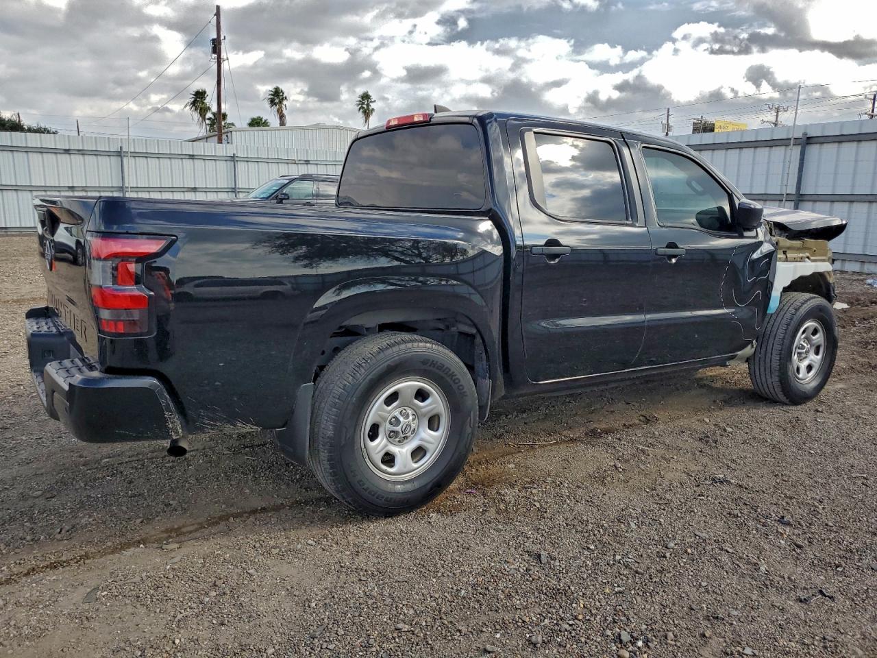 Nissan Frontier S Image 2